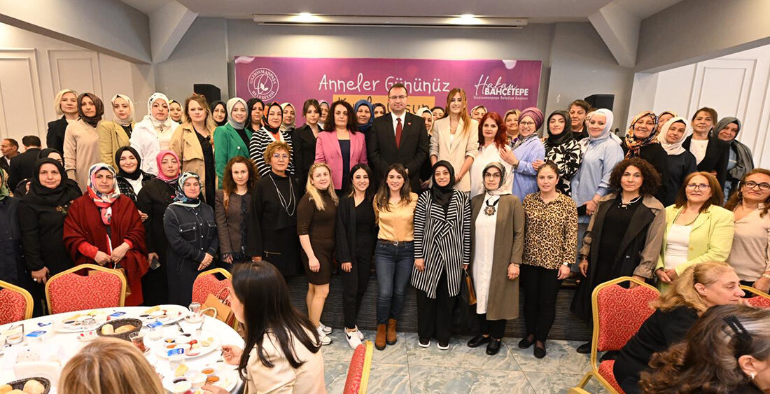 Gaziosmanpaşa Belediye Başkanı Hakan Bahçetepe, Anneler Günü dolayısıyla düzenlenen programda