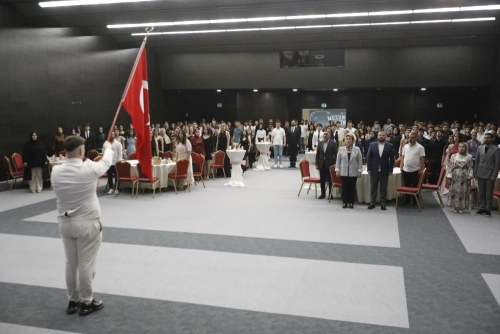 Arnavutköy Belediyesi, lise eğitimini tamamlayıp mezun olan öğrenciler için mezuniyet