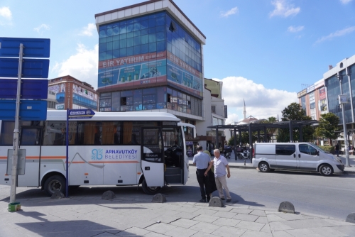 Arnavutköy Belediyesi, Kurban Bayramı arefesinde ilçe sakinlerinin mezarlık ziyaretlerini kolaylaştırmak