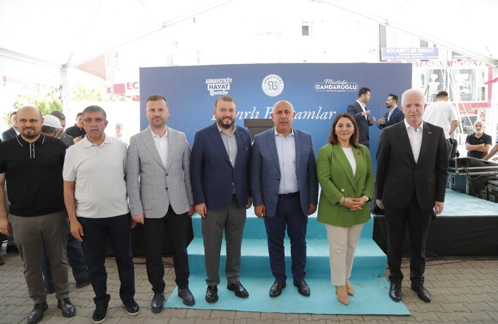 Belediye Başkanımız Mustafa Candaroğlu, geleneksel hale gelen bayramlaşma programında vatandaşlarla