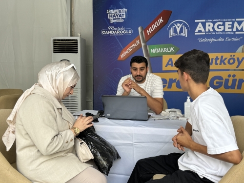 Arnavutköy Belediyesi, her yıl olduğu gibi bu yıl da lise