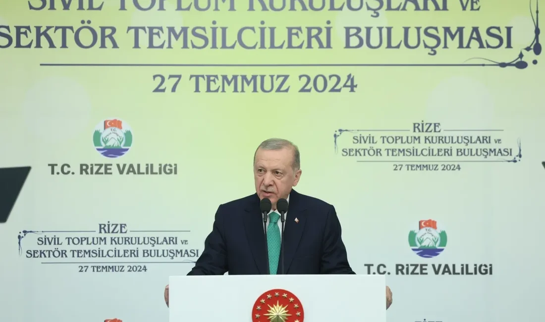 Cumhurbaşkanı Erdoğan, Rize'de bir otelde düzenlenen akşam yemeğinde Sivil Toplum