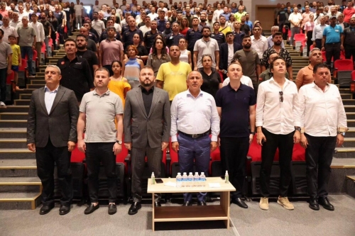 Arnavutköy Kültür ve Sanat Merkezi'nde düzenlenen programda Mahalle Afet Timleri