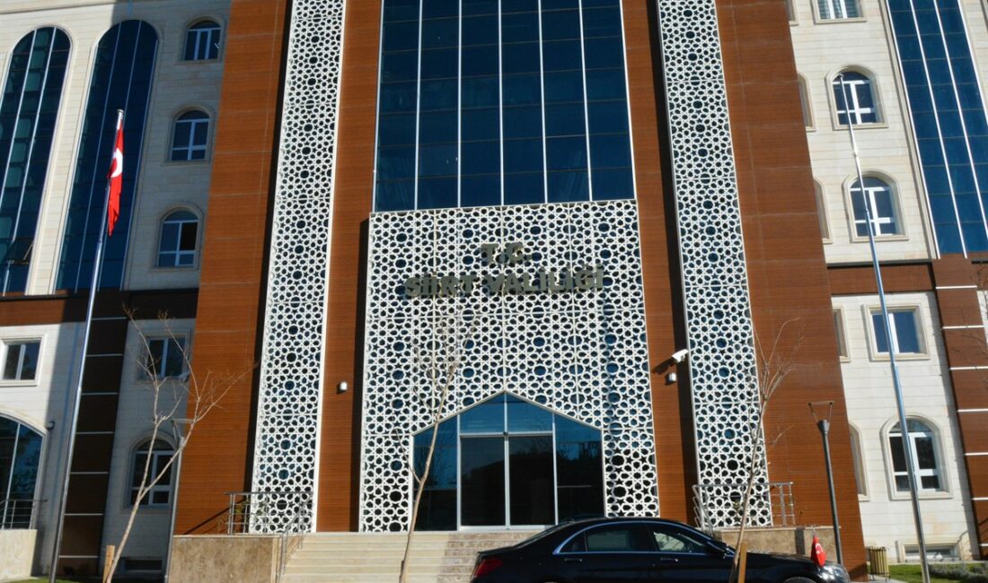 Siirt Tapu Müdürlüğünde 85 yaşında ve akli melekeleri yerinde olmayan