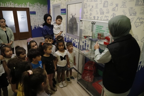 Küçük yaşlarda afet farkındalığını artırmak amacıyla düzenlenen bu etkinlikte, minik