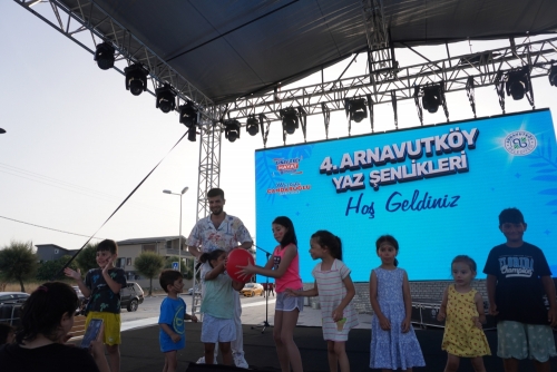 Arnavutköy Belediyesi tarafından her yıl geleneksel olarak düzenlenen Yaz Şenlikleri