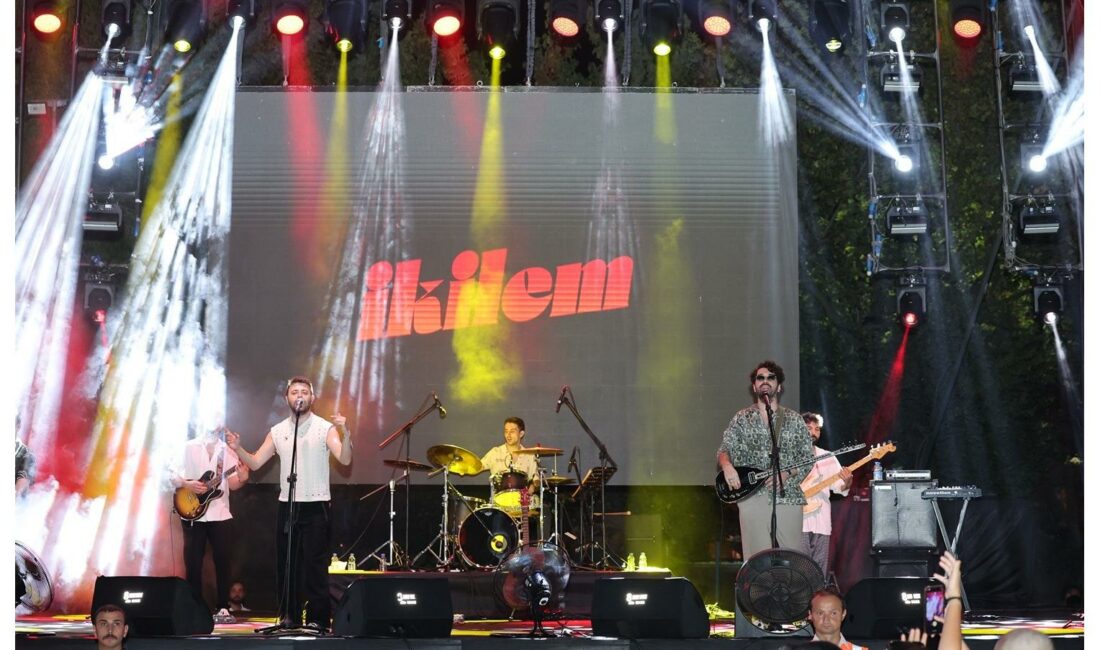 Sultangazi Belediyesi, ilçe sakinlerinin gönüllerince eğlendiği yaz konserlerine hız kesmeden