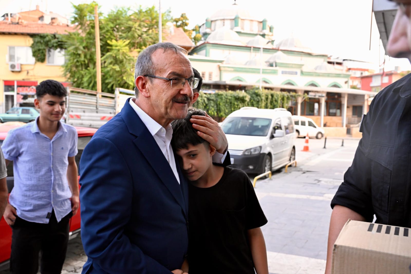 Vali Seddar Yavuz, Sıtmapınarı Semtindeki Çarşı Esnafını ziyaret ederek, yaşanan