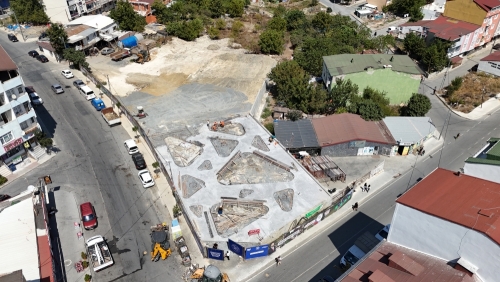 Arnavutköy'ün önemli projelerinden biri olan Suatlar Meydanı, geniş yeşil alanları