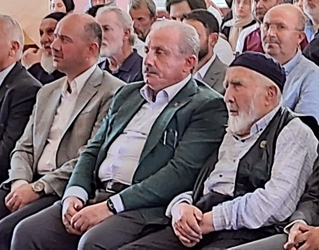 Büyük Mütefekkir Merhum Şeyh Mahmud Çağırgan Veli Hazretleri kabri başında