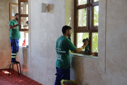 Arnavutköy Belediyesi, cami temizlik ekiplerinin sayısını artırarak ilçedeki tüm camilerde