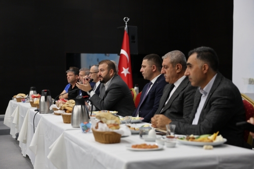Başkan Mustafa Candaroğlu, ilçede görev yapan mahalle muhtarları ile bir