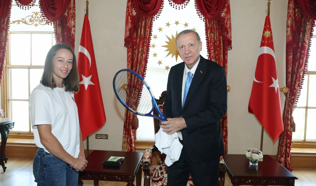 Cumhurbaşkanı Recep Tayyip Erdoğan, milli tenisçi Zeynep Sönmez'i kabul ederek