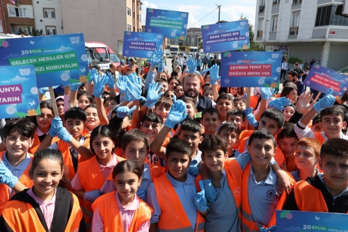 Arnavutköy Belediyesi tarafından başlatılan temizlik seferberliği, Bolluca Mavigöl Mahallesi’nden başladı.