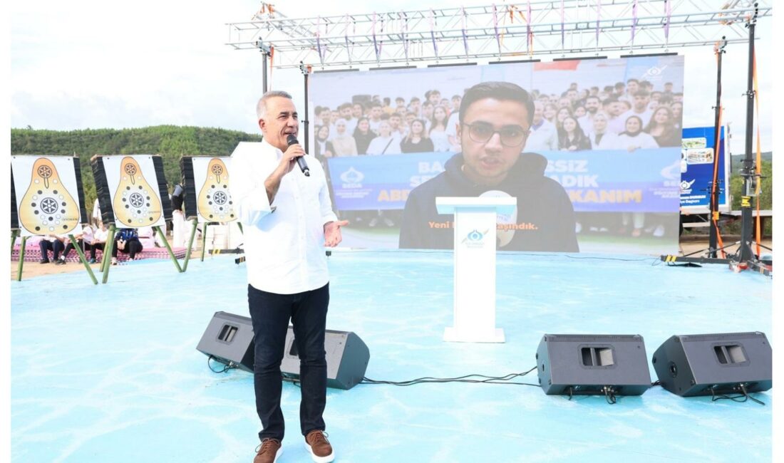 Sultangazi Belediyesi Spor Akademileri, yaz sezonuna görkemli bir törenle veda
