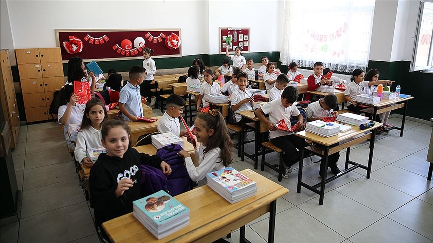 20 milyon öğrenci ve 1,2 milyon öğretmen için yaz tatilinin