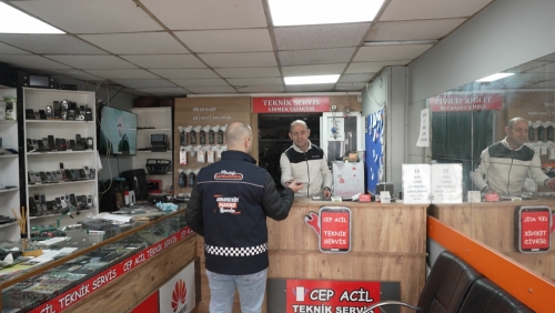 Arnavutköy Belediyesi, ilçe genelinde vatandaşlara el uzattı.
