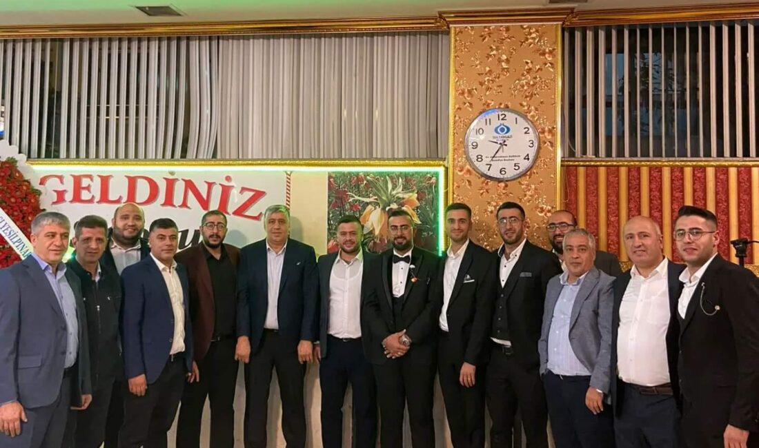 Salmış ailesinin görkemli düğünü yoğun katılımla yapıldı.