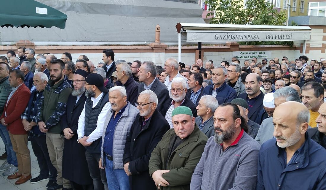 Mevlana Mahalle sakinlerinden ve Rize eşraflarından Süleyman Gümüş dualarla ebediyete