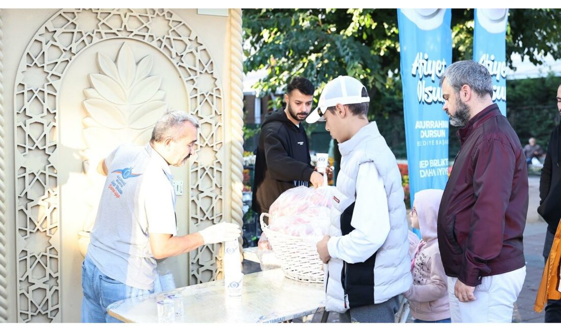 Sultangazi Belediyesi her gün işe giden vatandaşların içini ısıtıyor. 