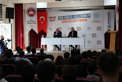 Başkan Mustafa Candaroğlu’nun, gençlerin fikirlerine verdiği önemi ortaya koyan “Genç