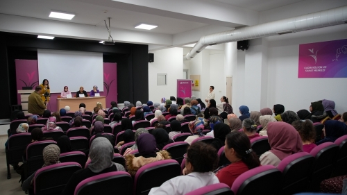 Arnavutköy Belediyesi, Kadına Yönelik Şiddetle Mücadele Günü’nde düzenlediği Güven Toplumunun