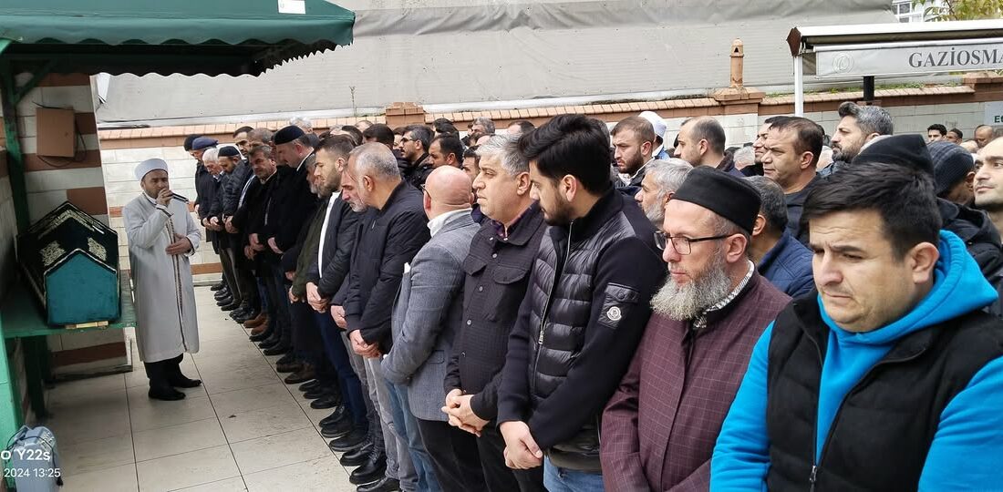 Gümüşhane eşraflarından Mevlana mahalle sakini Durmuş Varlı dualarla ebediyete uğurlandı.