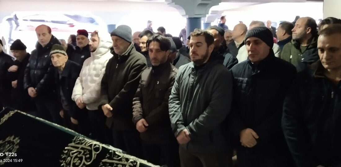 Giresun Alucra Boyluca eşraflarından Ahmet Turan Göze, Hayırlıoğlu Camii'nde kılınan