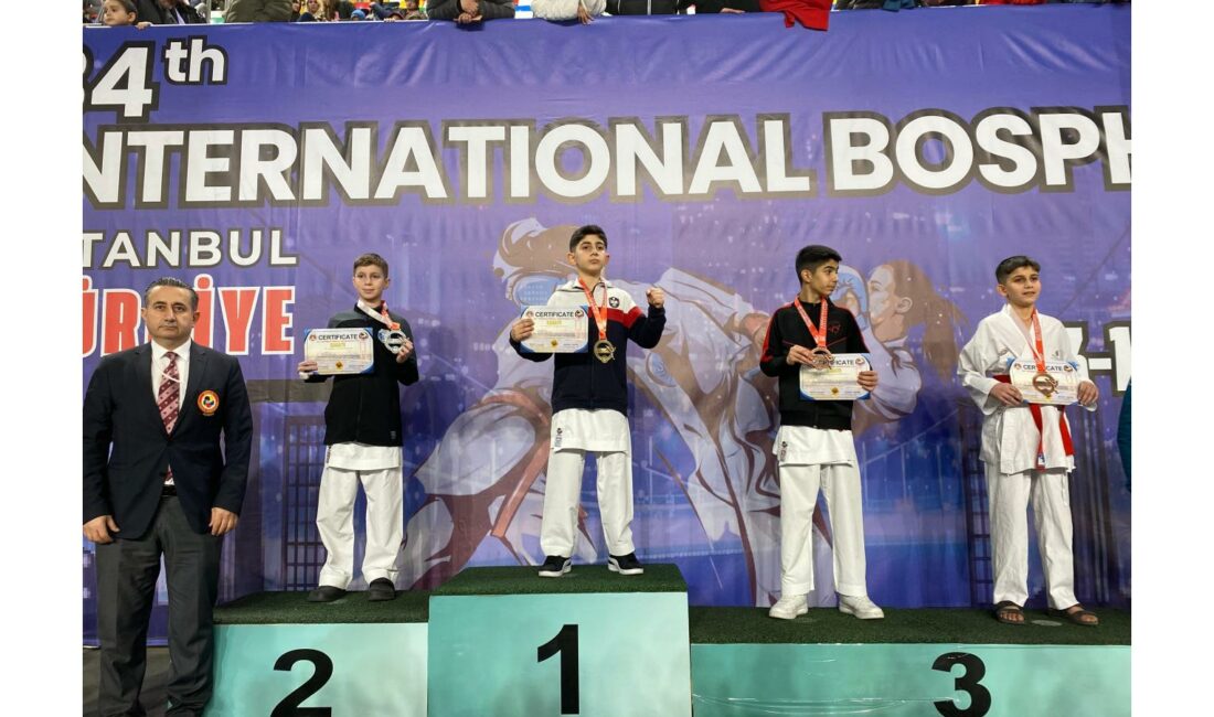 Sultangazi Belediyesi Spor Kulübü sporcuları, bir müsabakadan daha altın madalya