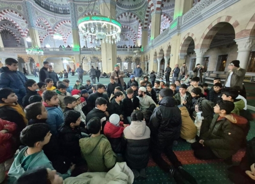 Arnavutköy’de gençlerin katılımıyla düzenlenen sabah namazı programlarının ilki, Taşoluk Yeşil