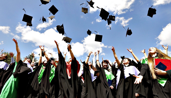 Yükseköğretim Kurulu YÖK'ün, yurt dışı diploma denklik sistemi çöktü.