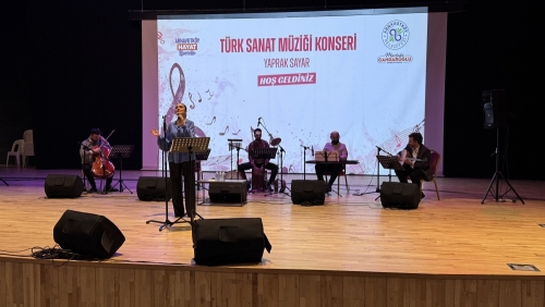 Türk Sanat Müziği konserinde, Yaprak Sayar’ın seslendirdiği eserler sanatseverlerle buluştu.