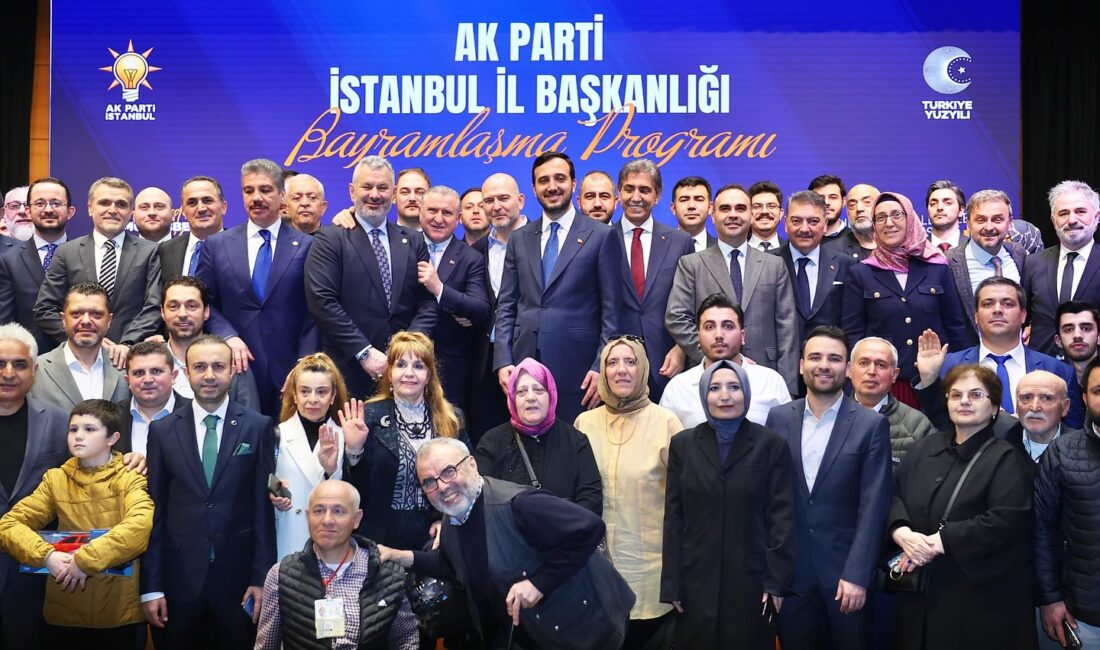 AK Parti İstanbul İl Başkanlığı bayramlaşma programı düzenlendi. 