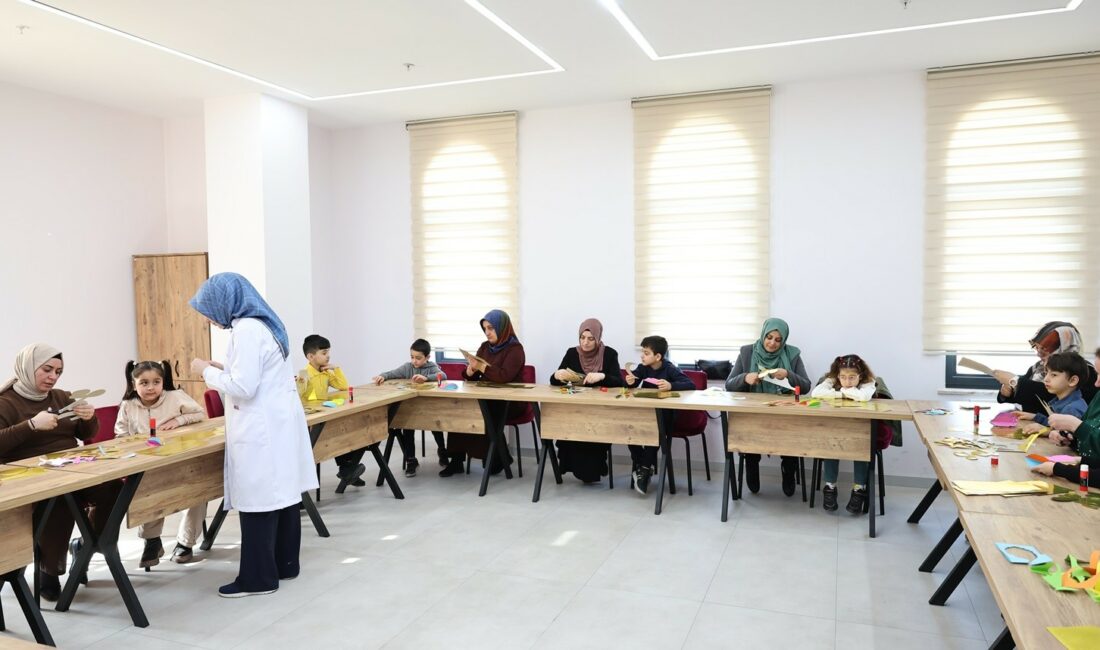 Sultangazi Belediyesi, Ramazan öncesi çocuklar için Mahya yapım etkinliği düzenledi.
