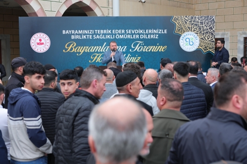 Belediye Başkanı Mustafa Candaroğlu, Ramazan Bayram namazını Taşoluk Yeşil Camii’nde