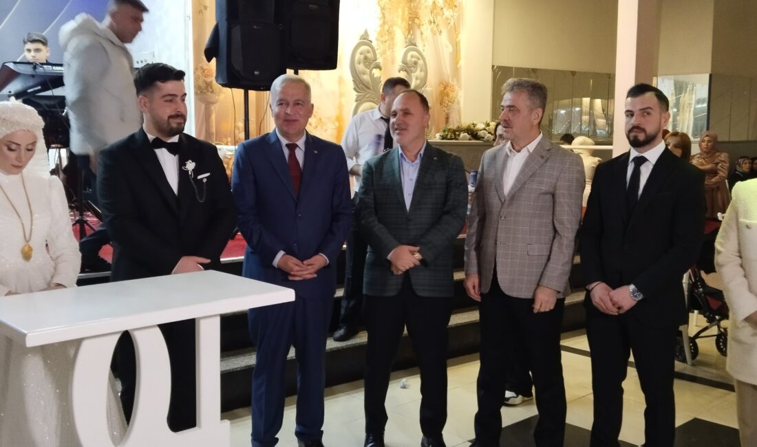 Başkan Mekin Saldıran’ın oğlunun nikahında: Fatih Aydemir, İsmail Ergüneş, Hasan
