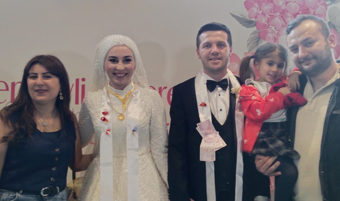 Boyluca Ağası Mahmut Göze’nin kızı Sare’nin nikah töreni Eyüpsultan’da yapıldı.