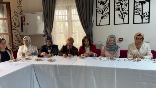Arnavutköy Belediyesi’nin düzenlediği Ev Baklavası Yarışması’nda, geleneksel tatlar jüri karşısına