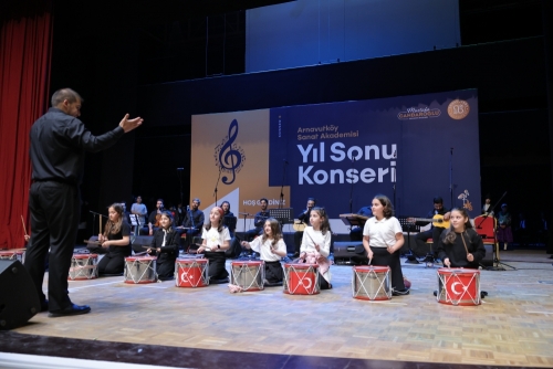 Arnavutköy Belediyesi Sanat Akademisi, yıl boyunca eğitim alan kursiyerlerin hazırladığı