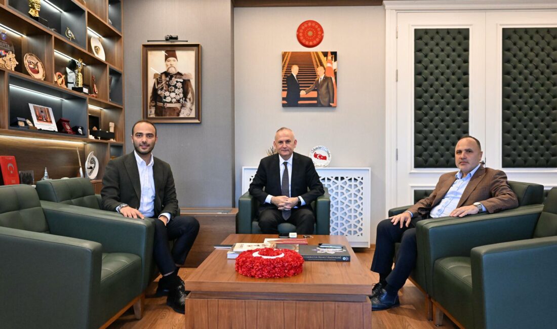Başkanlar Eray Karadeniz ve Fatih Aydemir Gaziosmanpaşa Kaymakamı İskender Yönden'i