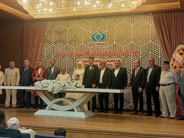 Yılın nikahı olan Ayfer ve Yasir çiftinin mutlu gününe siyaset