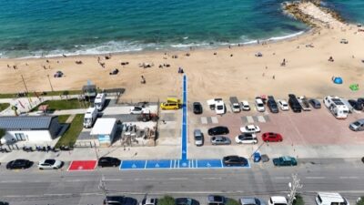 Arnavutköy Belediyesi, Karaburun Plajı’nda hayata geçirdiği yeni düzenleme ile engelli