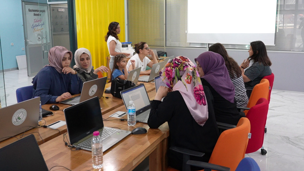 Gaziosmanpaşa Belediyesi’nin, kadınların teknoloji alandaki yeteneklerini geliştirmek ve kadın istihdamına