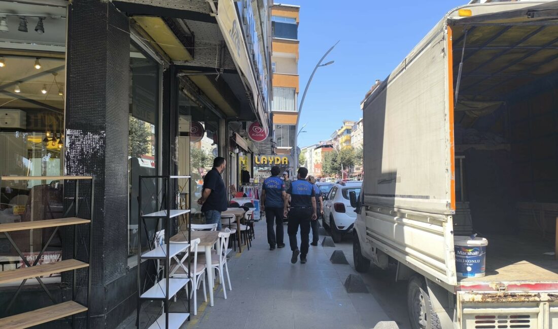 Sultangazi Belediyesi’ne bağlı zabıta ekipleri, cadde ve sokaklarda yaya ve