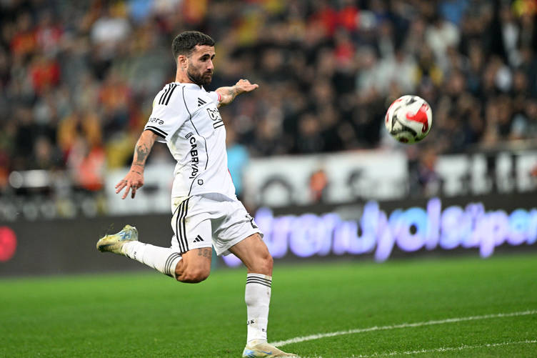 Beşiktaş, Trendyol Süper Lig'in 1. haftasından ertelenen maçta Zecorner Kayserispor'u