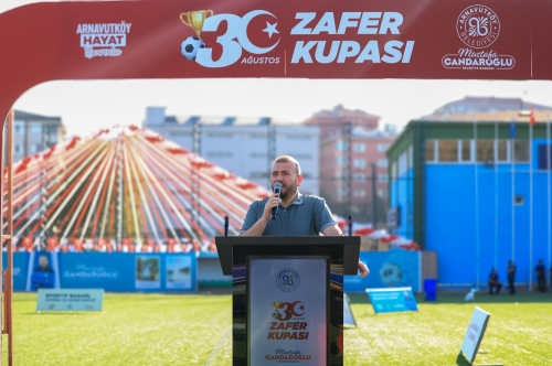 Arnavutköy’de 30 Ağustos Zafer Bayramı, sabah çelenk koyma töreninden akşam