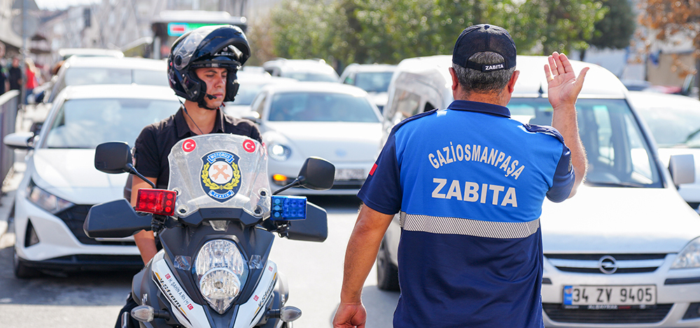 Gaziosmanpaşa Belediyesi Zabıta Müdürlüğü ekipleri, okul önlerinde öğrencilerin güvenliğini sağlamak