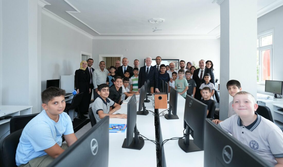 İstanbul Valisi Davut Gül, Karayolları mahallesinde  ödev evini hizmete