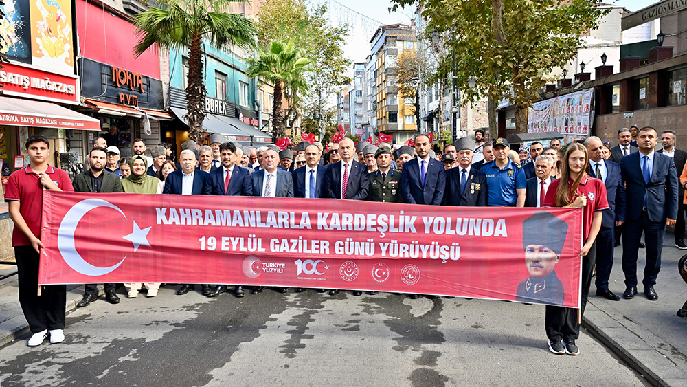 19 Eylül Gaziler Günü dolayısıyla Gaziosmanpaşa’da yürüyüş ve Atatürk anıtına