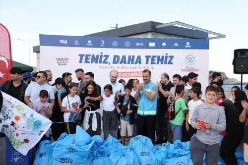 Arnavutköy Belediyesi, 20 Eylül Dünya Temizlik Günü’nde Karaburun Sahili’nde mikro
